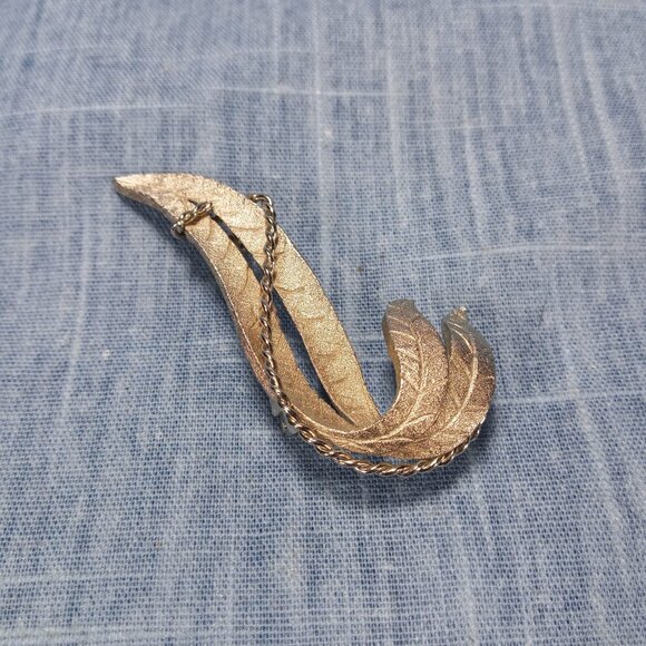 1980s Vintage Leaf Pin in Silver Tone Metal by ROMA - Picture 2 of 5